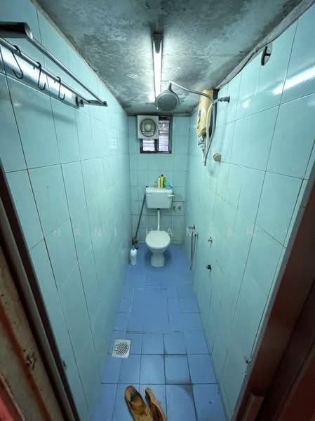 1-storey Terraced House for Sale in Taman Salak Jaya (Salak South) - Hani Hamzah - Bathroom - PropertyGuru.com.my