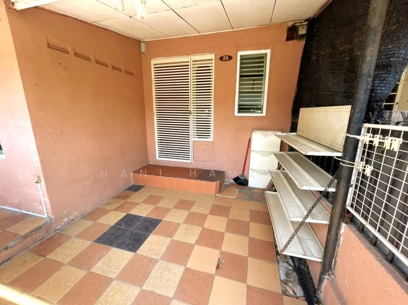 1-storey Terraced House for Sale in Taman Salak Jaya (Salak South) - Hani Hamzah - Exterior - PropertyGuru.com.my