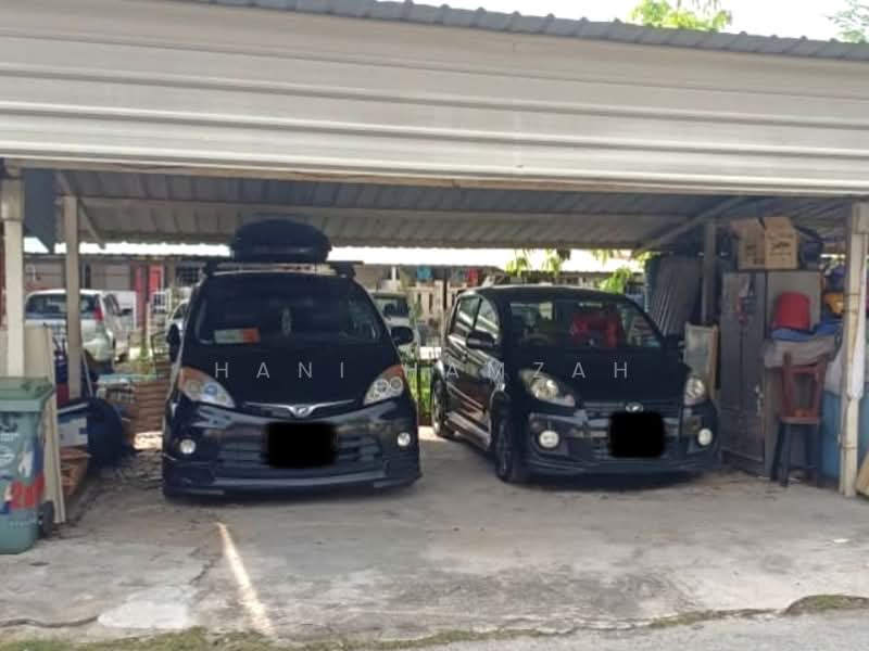 1-storey Terraced House for Sale in Taman Salak Jaya (Salak South) - Hani Hamzah - Car Park - PropertyGuru.com.my
