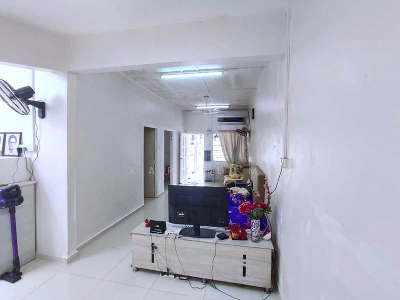 1-storey Terraced House for Sale in Taman Century (Johor Bahru) - Karl Lim - Living Room - PropertyGuru.com.my