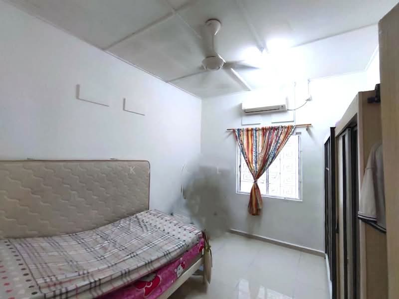 1-storey Terraced House for Sale in Taman Century (Johor Bahru) - Karl Lim - Bedroom - PropertyGuru.com.my