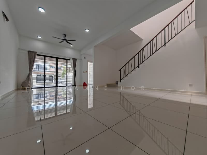 Rumah Teres 2-Tingkat untuk Disewa di 16 Sierra (Puchong) - Jeanne Hor - Living Room - PropertyGuru.com.my