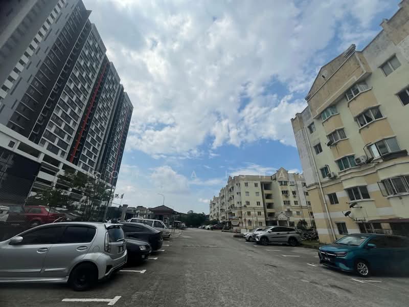 Pangsapuri untuk Dijual di Pangsapuri Mutiara Subang - Rohana Ishak - Exterior - PropertyGuru.com.my