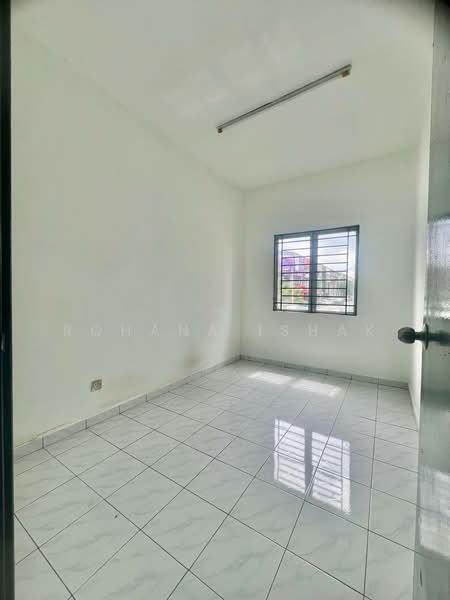 Pangsapuri untuk Dijual di Pangsapuri Mutiara Subang - Rohana Ishak - PropertyGuru.com.my