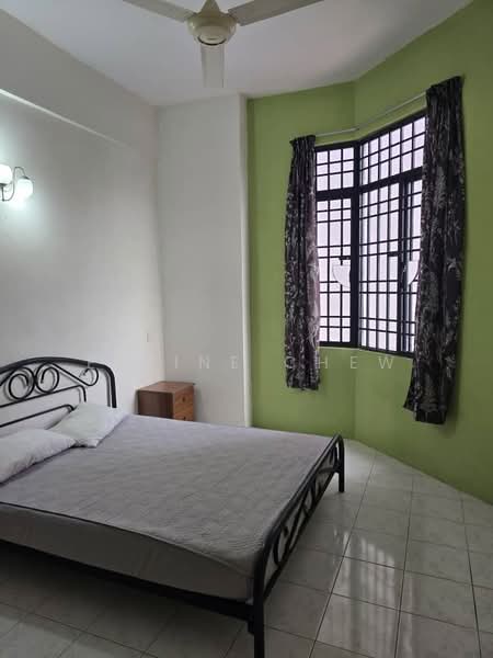 Pangsapuri untuk Dijual di Parkview Towers - Elaine Chew - Bedroom - PropertyGuru.com.my