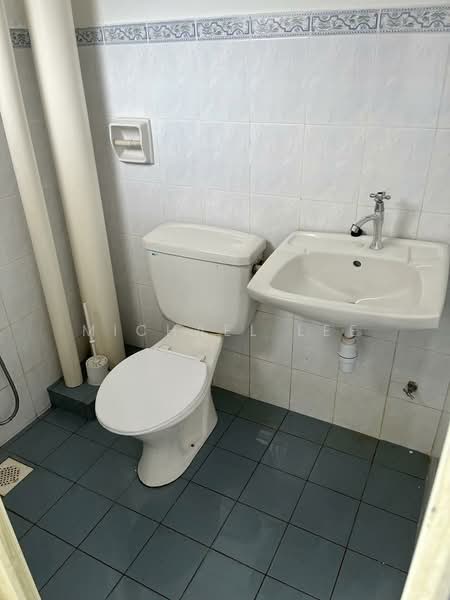 Pangsapuri untuk Dijual di Semarak Apartment - Michael Lee - Bathroom - PropertyGuru.com.my