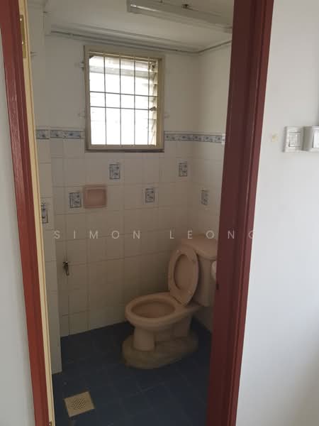 Pangsapuri untuk Dijual di Sri Teratai Apartment - Simon Leong - Bathroom - PropertyGuru.com.my