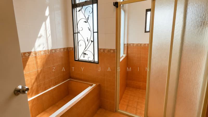 Semi-Detached House for Sale in Seksyen 7 (Shah Alam) - Zaty Jasmin - Bathroom - PropertyGuru.com.my