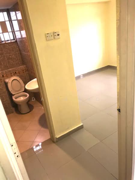 Kondominium untuk Disewa di Kepong Sentral Condominium - David Lao - Bathroom - PropertyGuru.com.my