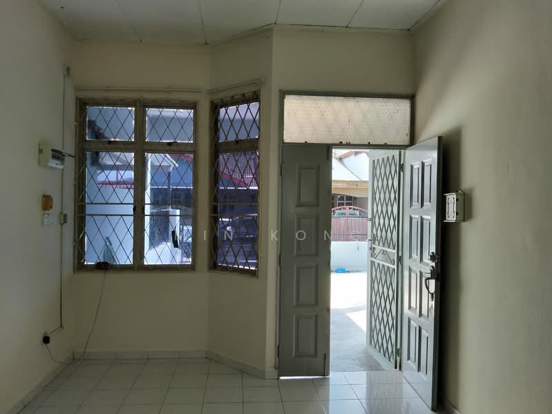 Rumah Teres 1 Tingkat untuk Dijual di Senai (Kulai) - Min Kong - Entrance - PropertyGuru.com.my