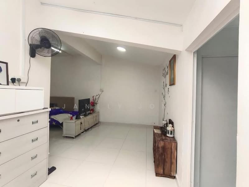 1-storey Terraced House for Sale in Taman Abad (Johor Bahru) - Janlly Jong - Bedroom - PropertyGuru.com.my