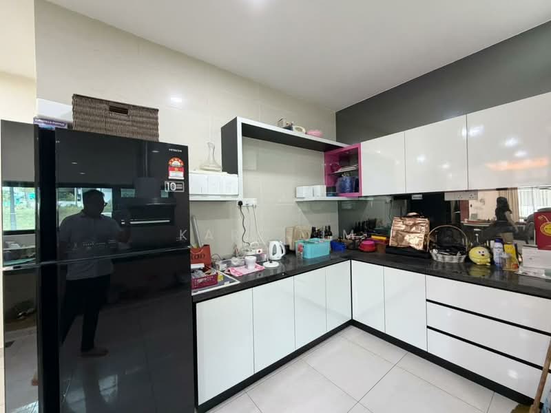 Cluster House for Sale in Setia Eco Cascadia (Tebrau) - Karl Lim - Kitchen - PropertyGuru.com.my