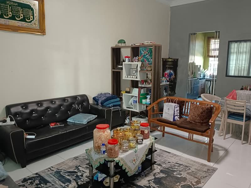 Rumah Teres untuk Dijual di Taman Keroma (Muar) - Miss Shee - Living Room - PropertyGuru.com.my