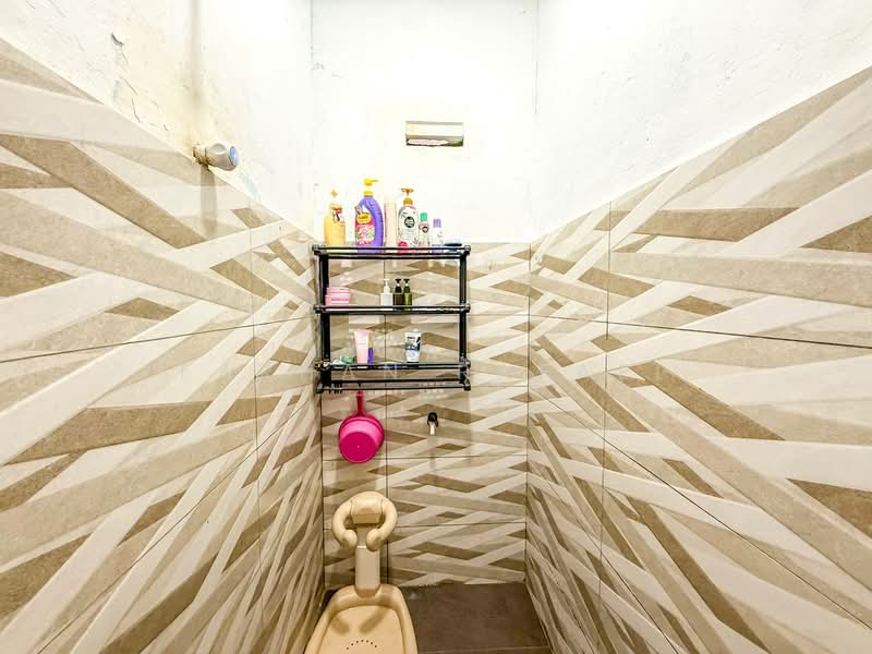Rumah Teres 2 Tingkat untuk Dijual di Shah Alam (Selangor) - Farhan Rafael - Bathroom - PropertyGuru.com.my