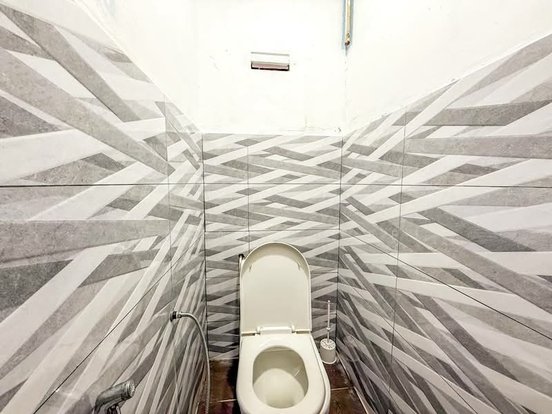 Rumah Teres 2 Tingkat untuk Dijual di Shah Alam (Selangor) - Farhan Rafael - Bathroom - PropertyGuru.com.my