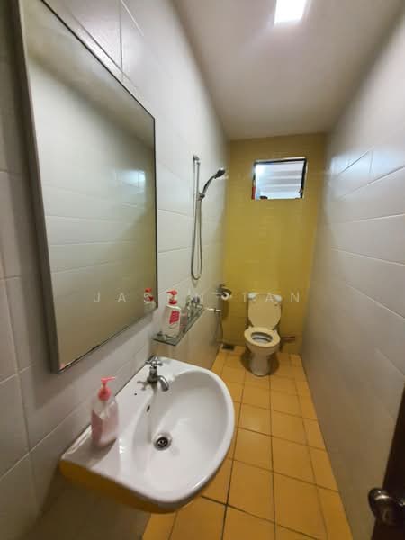 Rumah Berkembar untuk Dijual di Taman Puncak Jalil (Seri Kembangan) - Jason Tan - Bathroom - PropertyGuru.com.my