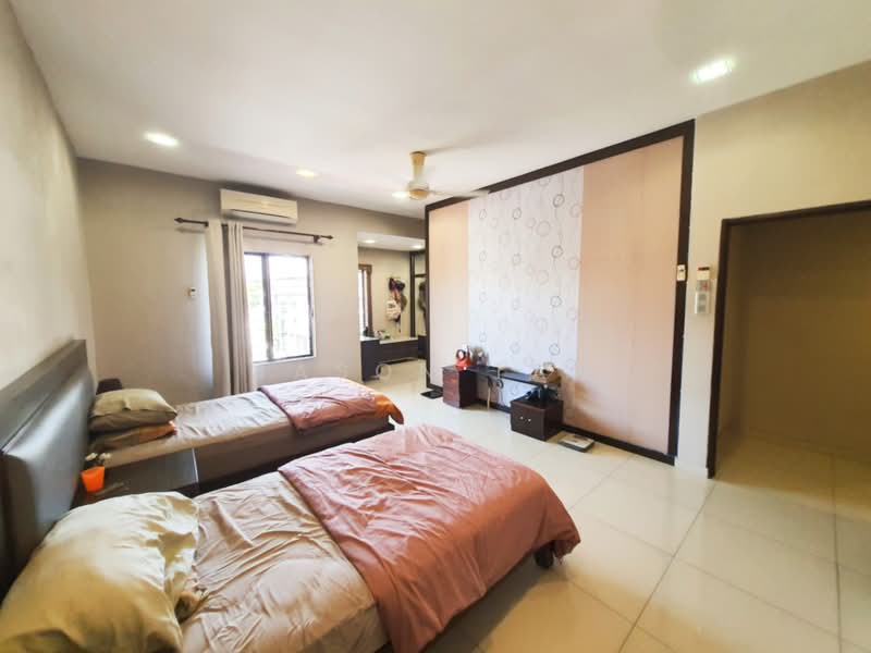 Rumah Berkembar untuk Dijual di Taman Puncak Jalil (Seri Kembangan) - Jason Tan - Bedroom - PropertyGuru.com.my