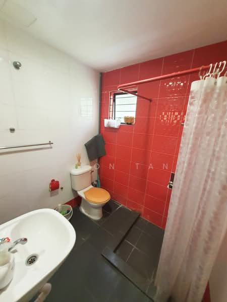 Rumah Berkembar untuk Dijual di Taman Puncak Jalil (Seri Kembangan) - Jason Tan - Bathroom - PropertyGuru.com.my