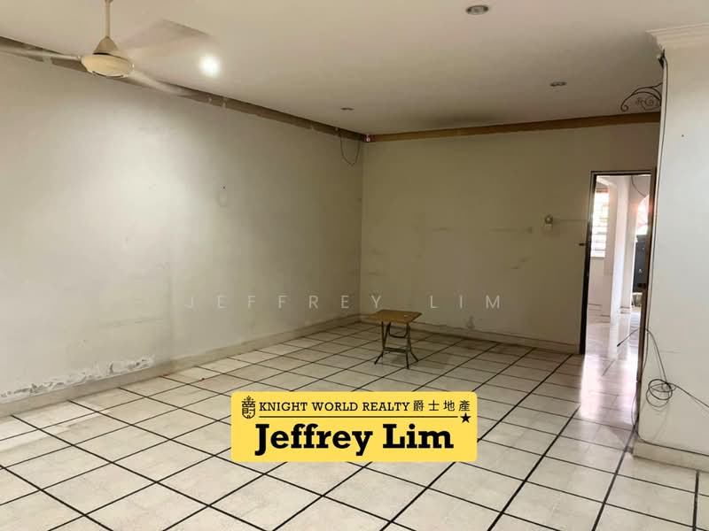 Rumah Teres 2 Tingkat untuk Dijual di Taman Guan Joo Seng (Jelutong) - Jeffrey Lim - Living Room - PropertyGuru.com.my