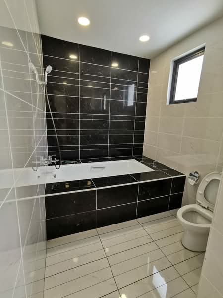 Semi-Detached House for Rent in 16 Sierra (Puchong) - Eddy Lee - Bathroom - PropertyGuru.com.my