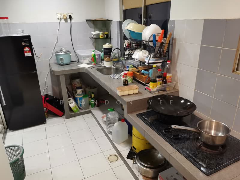 Pangsapuri untuk Disewa di Putra Ria Apartment - Brandon Yee - Kitchen - PropertyGuru.com.my