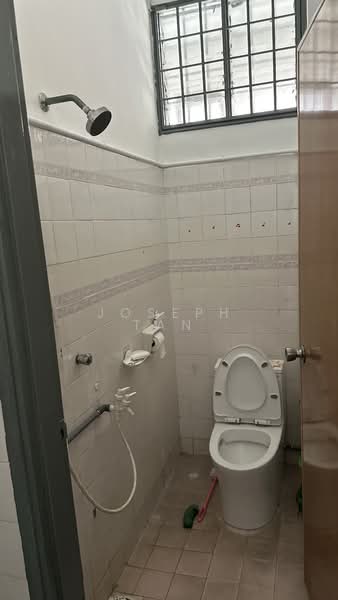 1.5-storey Terraced House for Rent in Taman Molek (Johor Bahru) - Joseph Tan - Bath room - PropertyGuru.com.my