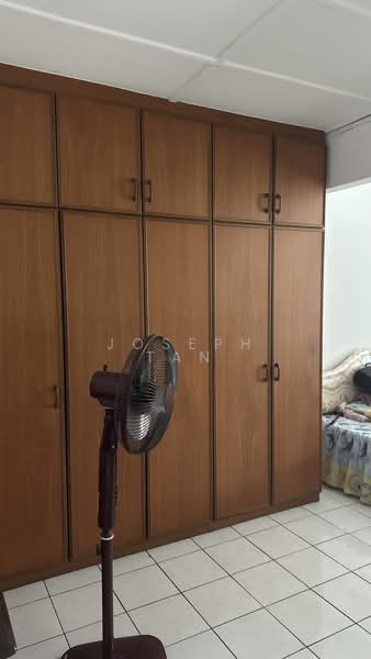 1.5-storey Terraced House for Rent in Taman Molek (Johor Bahru) - Joseph Tan - Master bedroom wardrobe . - PropertyGuru.com.my