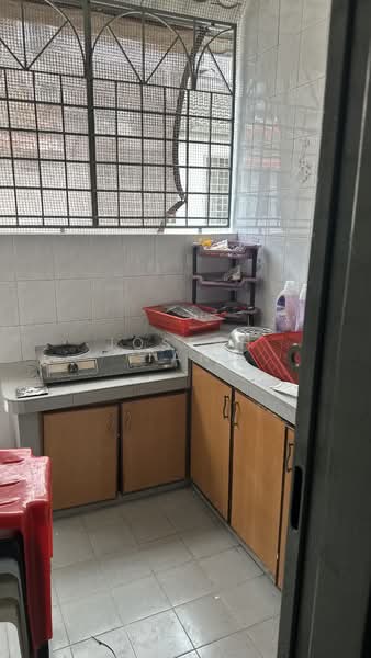 1.5-storey Terraced House for Rent in Taman Molek (Johor Bahru) - Joseph Tan - Kitchen  - PropertyGuru.com.my