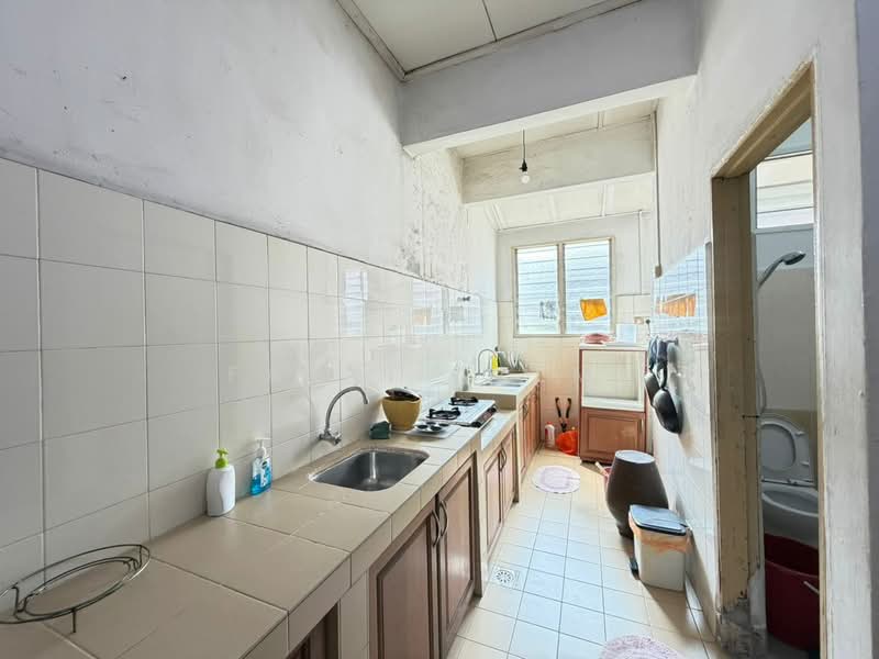 1-storey Terraced House for Sale in SS5 (Petaling Jaya) - Fatin Azemi - Kitchen - PropertyGuru.com.my