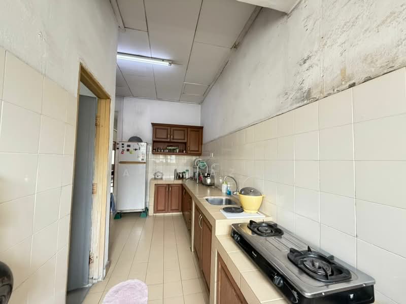 1-storey Terraced House for Sale in SS5 (Petaling Jaya) - Fatin Azemi - Kitchen - PropertyGuru.com.my