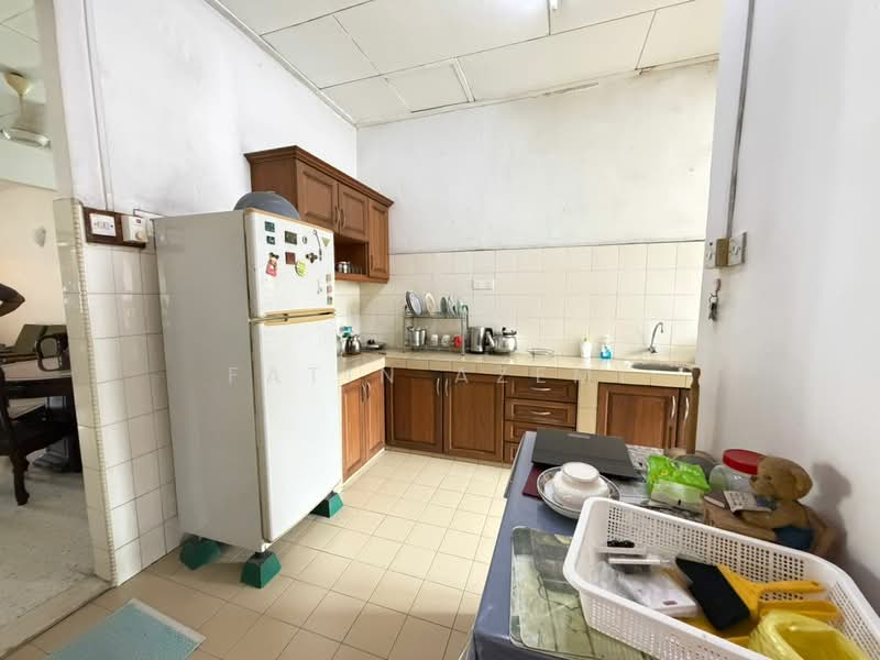 1-storey Terraced House for Sale in SS5 (Petaling Jaya) - Fatin Azemi - Kitchen - PropertyGuru.com.my