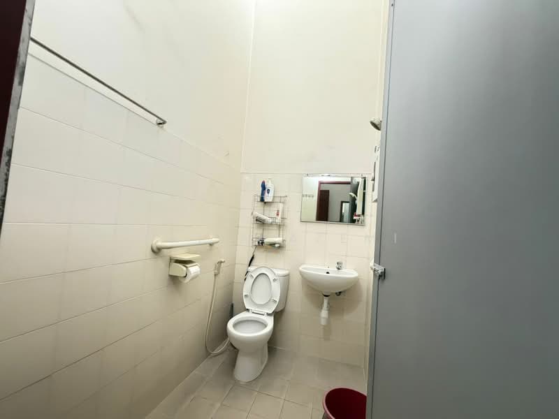 1-storey Terraced House for Sale in SS5 (Petaling Jaya) - Fatin Azemi - Bathroom - PropertyGuru.com.my