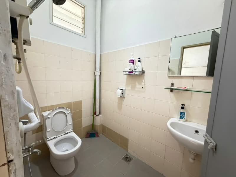 1-storey Terraced House for Sale in SS5 (Petaling Jaya) - Fatin Azemi - Bathroom - PropertyGuru.com.my