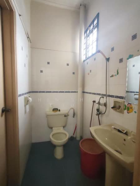 2-storey Terraced House for Sale in Taman Daya (Johor Bahru) - Chen Shieh Yu - Bathroom - PropertyGuru.com.my