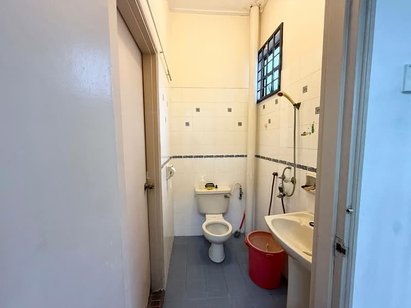 2-storey Terraced House for Sale in Taman Daya (Johor Bahru) - Lui Lui - Bathroom - PropertyGuru.com.my