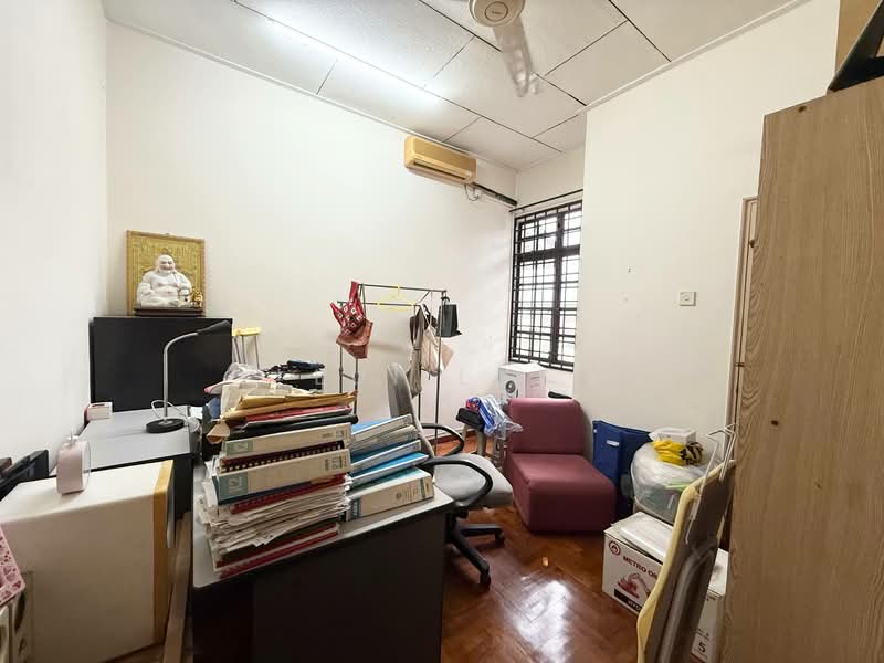 2-storey Terraced House for Sale in Taman Daya (Johor Bahru) - Lui Lui - Bedroom - PropertyGuru.com.my