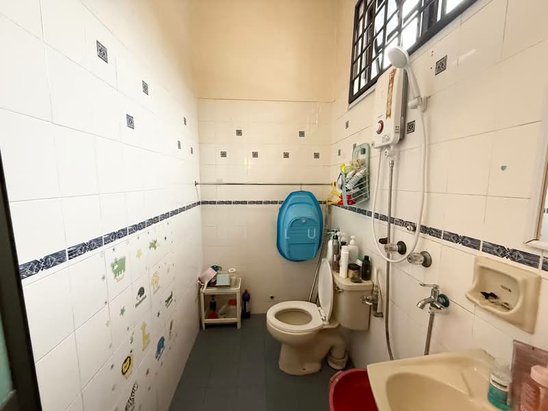 2-storey Terraced House for Sale in Taman Daya (Johor Bahru) - Lui Lui - Bathroom - PropertyGuru.com.my