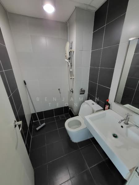 Servis Apartment untuk Disewa di Centrestage Designer Suite - Benjamin Teong - Bathroom - PropertyGuru.com.my