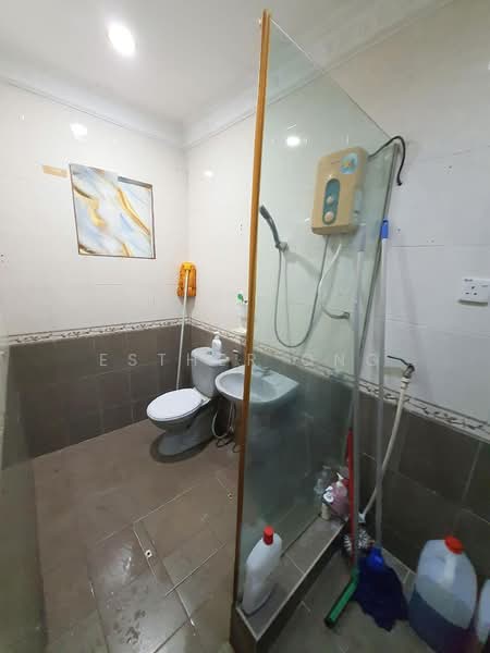 2-storey Terraced House for Sale in Bandar Putra Permai (Seri Kembangan) - Esther Ong - Bathroom - PropertyGuru.com.my