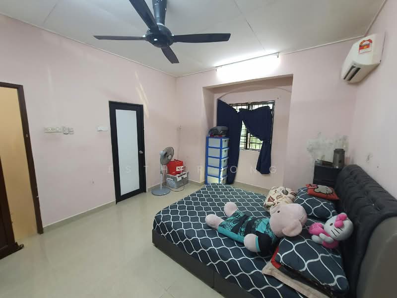 2-storey Terraced House for Sale in Bandar Putra Permai (Seri Kembangan) - Esther Ong - Bedroom - PropertyGuru.com.my