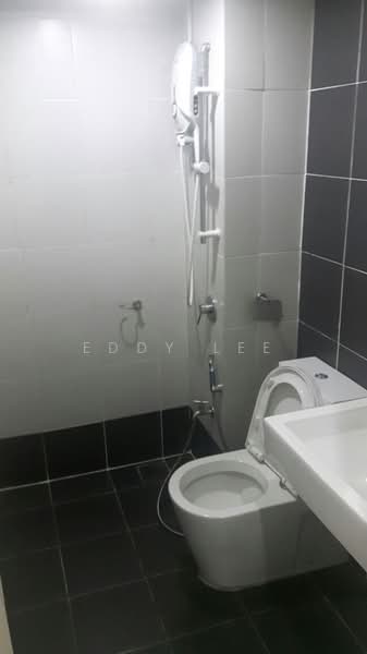 Servis Apartment untuk Disewa di Centrestage Designer Suite - Eddy Lee - Bathroom - PropertyGuru.com.my