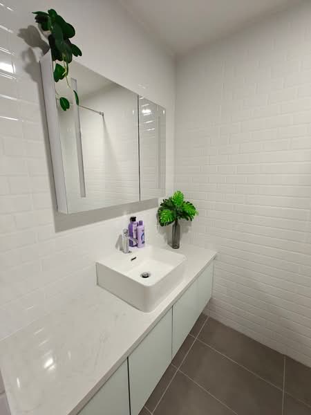 Kondominium untuk Disewa di Robson Condominium - Kew . - Bathroom - PropertyGuru.com.my