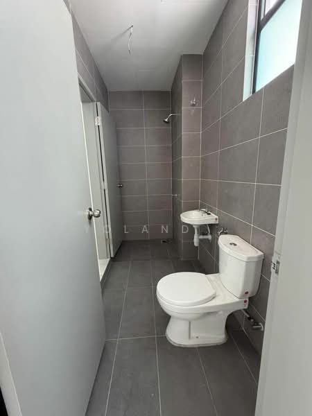 Rumah Teres untuk Dijual di Bandar Putra (Kulai) - Yoland . - Bathroom - PropertyGuru.com.my