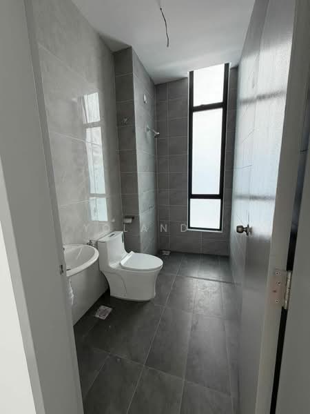 Rumah Teres untuk Dijual di Bandar Putra (Kulai) - Yoland . - Bathroom - PropertyGuru.com.my