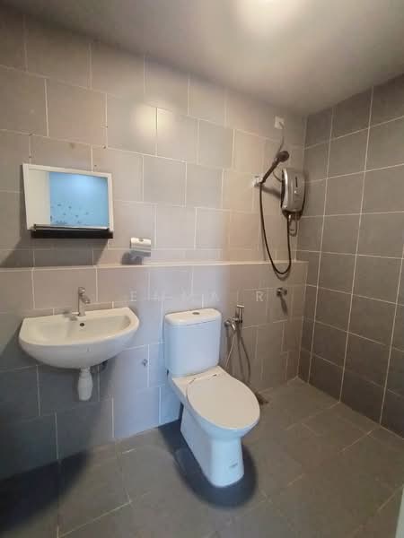 Service Residence for Rent at Flexis @ One South - Emma R - Bathroom - PropertyGuru.com.my