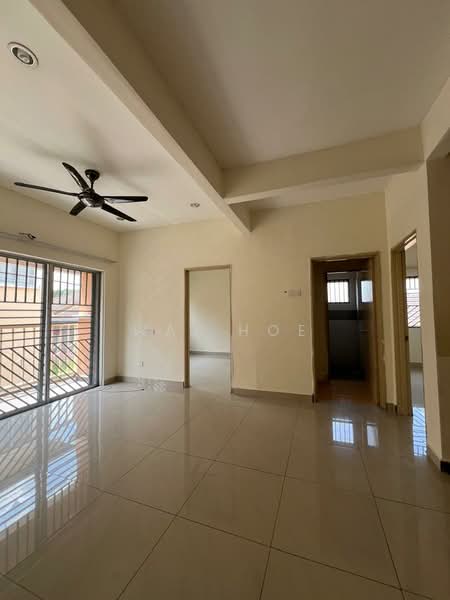 Rumah Berkembar untuk Disewa di Taman Puncak Jalil (Seri Kembangan) - Wai Hoe - Living Room - PropertyGuru.com.my