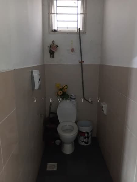 Kedai / Pejabat untuk Disewa di Johor Bahru (Johor) - Steve Tey - Bathroom - PropertyGuru.com.my
