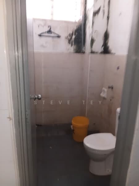 Kedai / Pejabat untuk Disewa di Johor Bahru (Johor) - Steve Tey - Bathroom - PropertyGuru.com.my