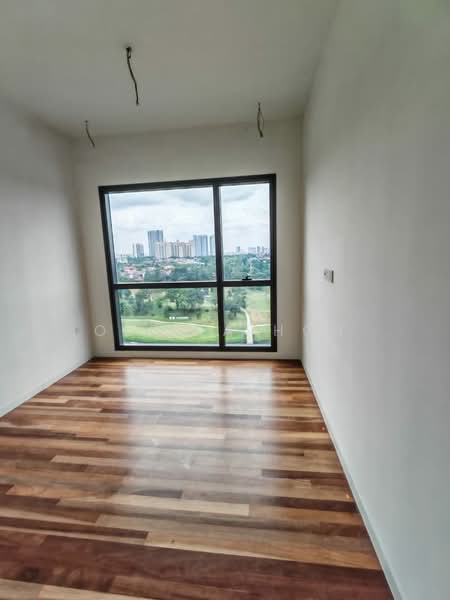 Servis Apartment untuk Dijual di Edelweiss @ Tropicana Gardens - Olivia Hoh - Master bedroom - PropertyGuru.com.my