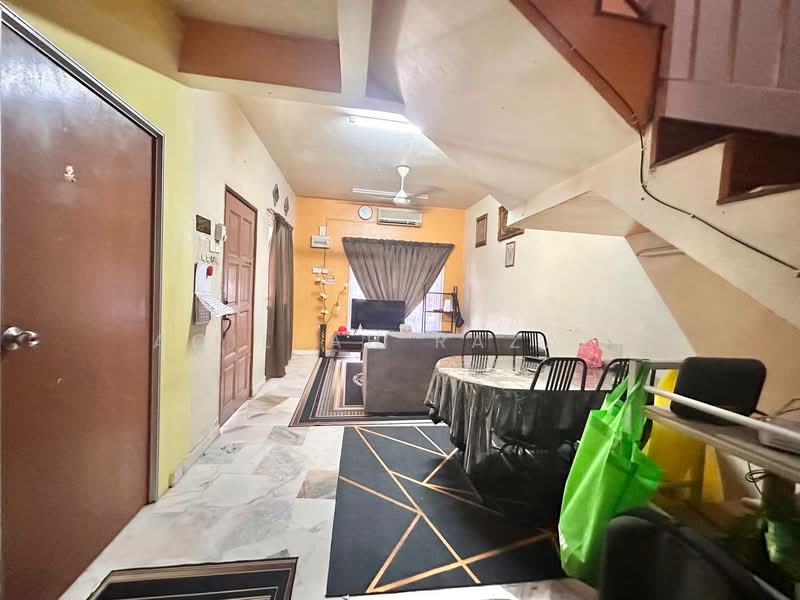 Rumah Teres 2 Tingkat untuk Dijual di Seksyen 7 (Bangi) - Aqillah Razali - Living Room - PropertyGuru.com.my